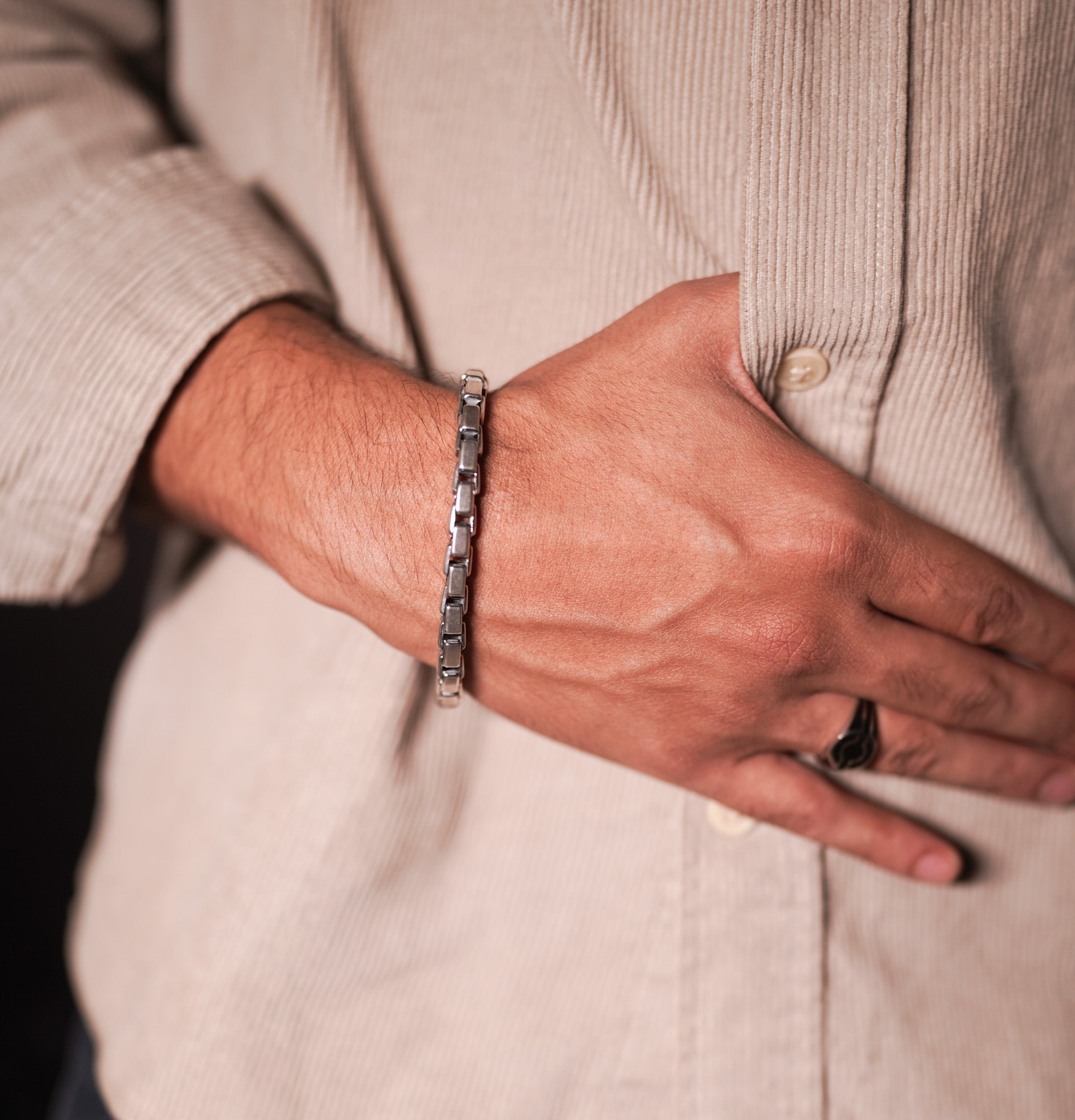 BRACELET